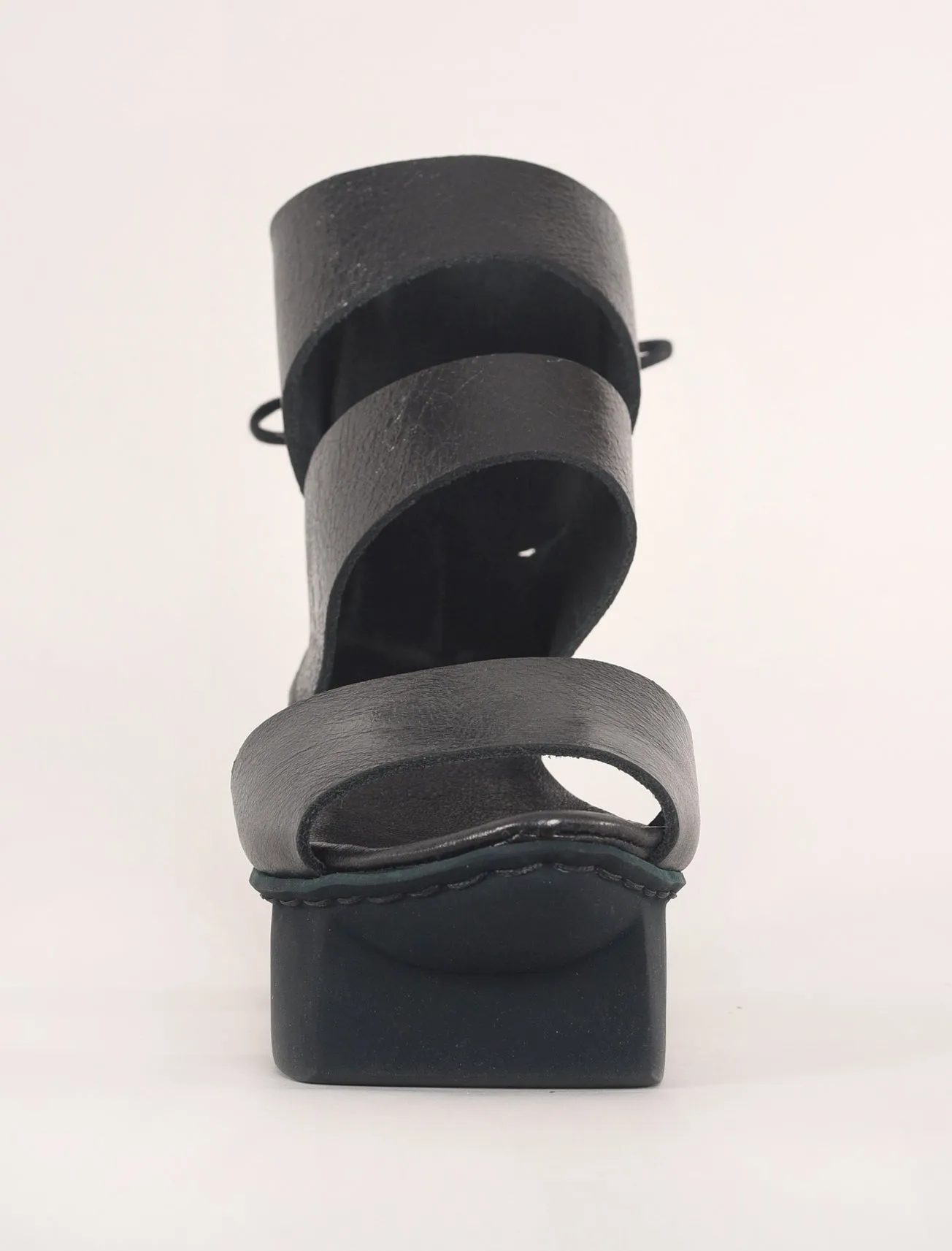 Fancy Happy Heel, Iron Lam