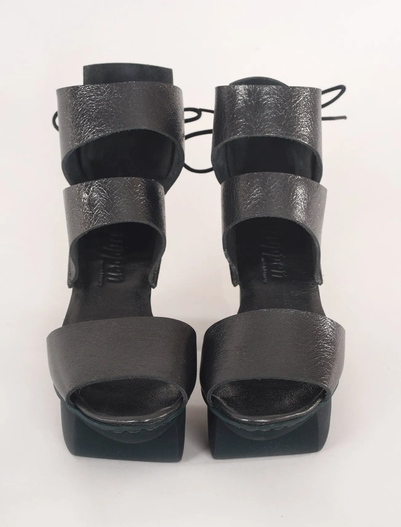 Fancy Happy Heel, Iron Lam