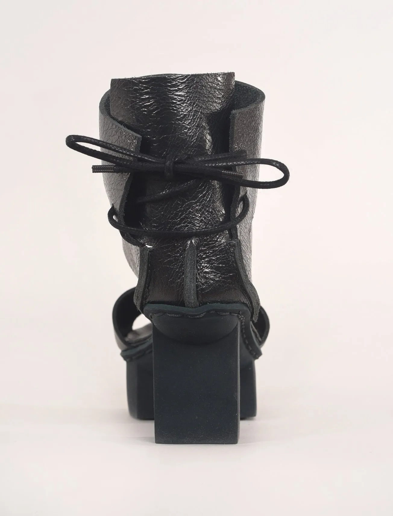 Fancy Happy Heel, Iron Lam